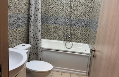 Alquiler de un cómodo apartamento de 2 habitaciones, 55 m², Constanța, Rumanía